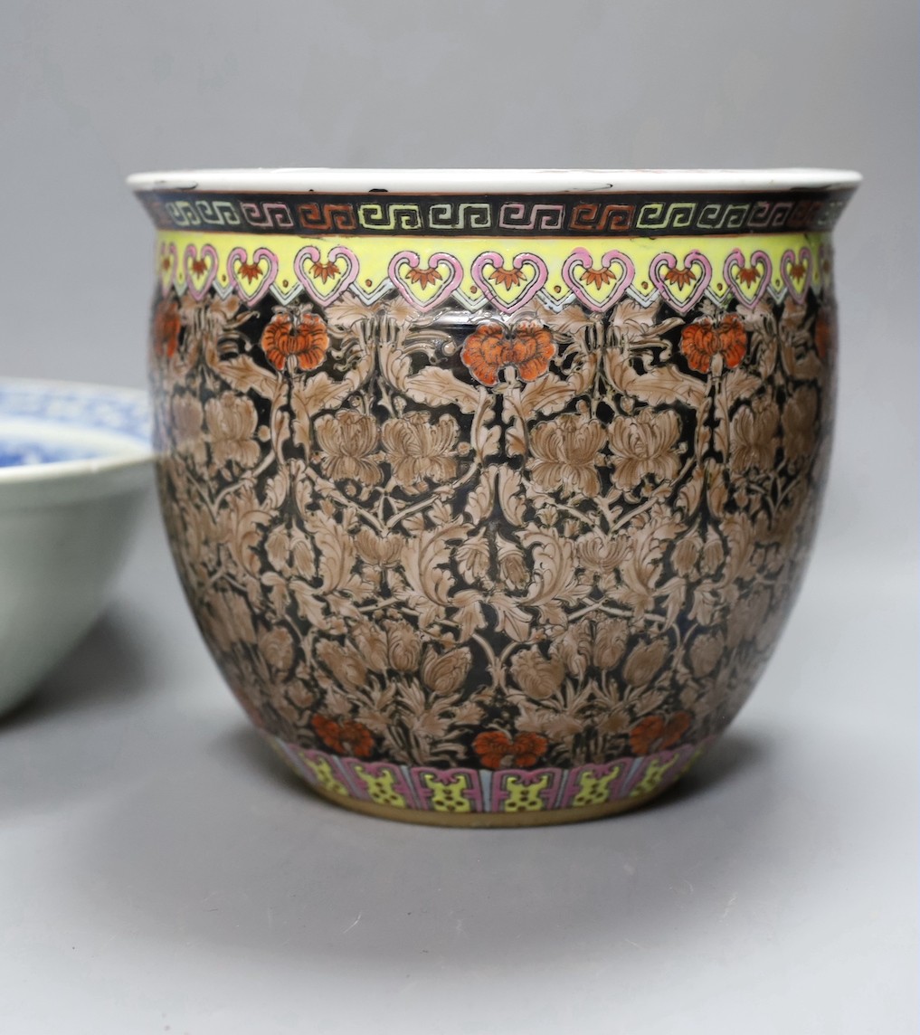 A 19th century Chinese blue and white basin and a famille rose jardiniere. Basin 29cm diameter